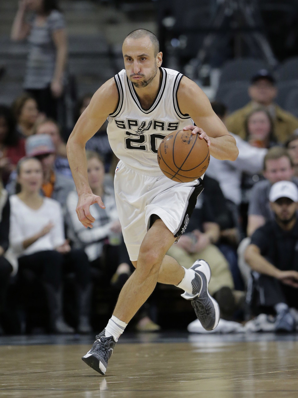 S赛官网-克劳福德评国际赛场最难防球员:吉诺比利的大跨步运球独树一帜