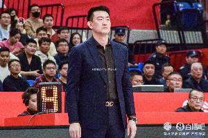 王博:总决赛还有六场 布朗等几位核心球员需减压 朱俊龙问题不大