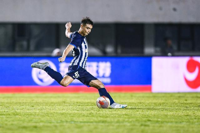 1739841771537008753.jpg 总决赛直播-海港苦追数月制造冬窗压哨标王 吾米提江昨夜抵沪