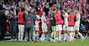 总决赛直播-球迷致敬穆勒：感谢二十年忠诚相伴，25号传奇就是拜仁慕尼黑