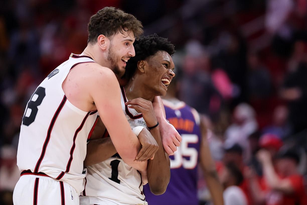 官网赛程查询-火箭内线支柱:阿门不仅天赋异禀,而且他还是一名非常勤奋的球员