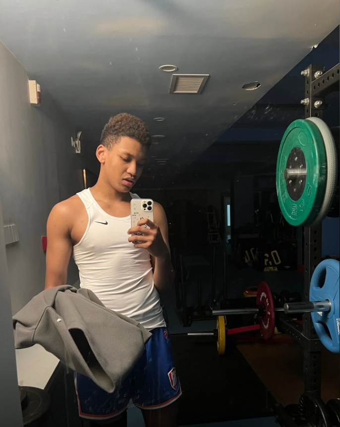 媒体人：冯傲进攻端定位还比较模糊 但防守的天赋和习惯是真的好