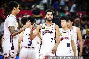 总决赛直播-被缠得很难受！哈维半场9中4拿到13分2断 罚球6中3&amp;出现3失误